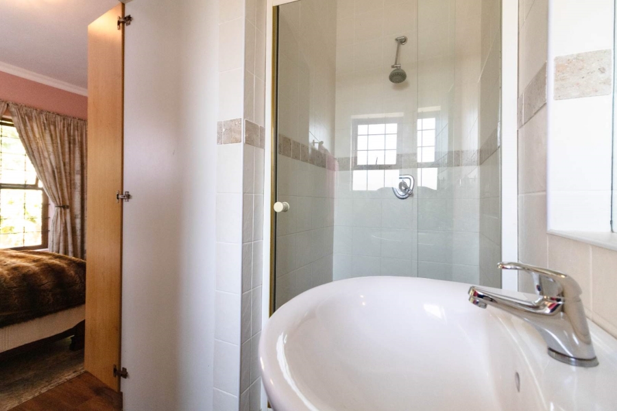 6 Bedroom Property for Sale in Sandbaai Western Cape